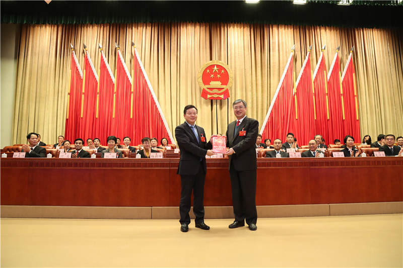 鲁毅当选市人大常委会主任 朱伟当选市人民政府市长